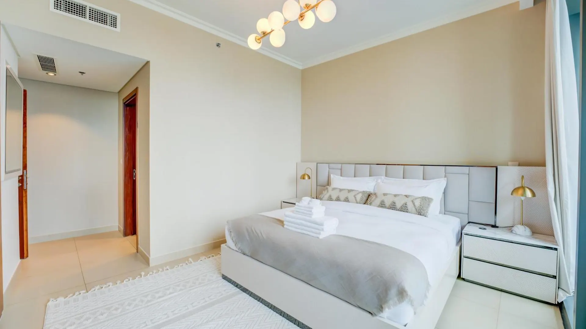 Executive Luxury At Its Finest With Views Of Burj Khalifa Apartment Dubai