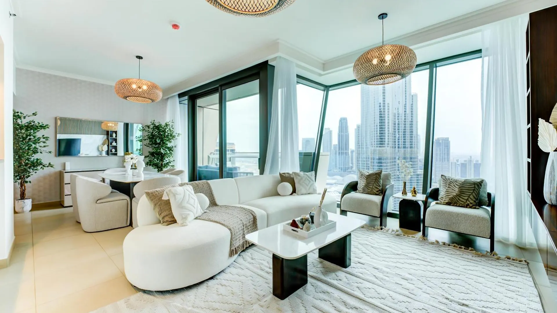 Executive Luxury At Its Finest With Views Of Burj Khalifa Apartment Dubai