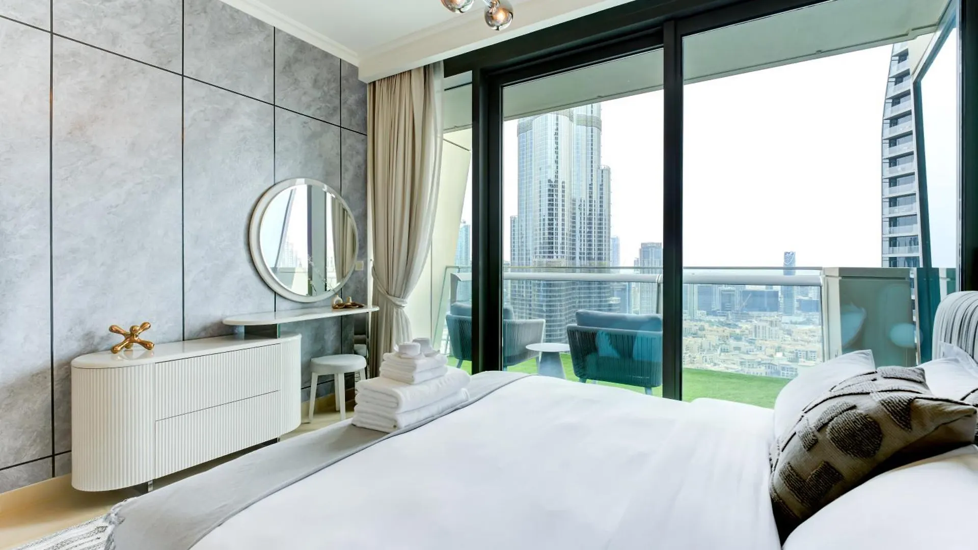 Executive Luxury At Its Finest With Views Of Burj Khalifa Apartment Dubai United Arab Emirates