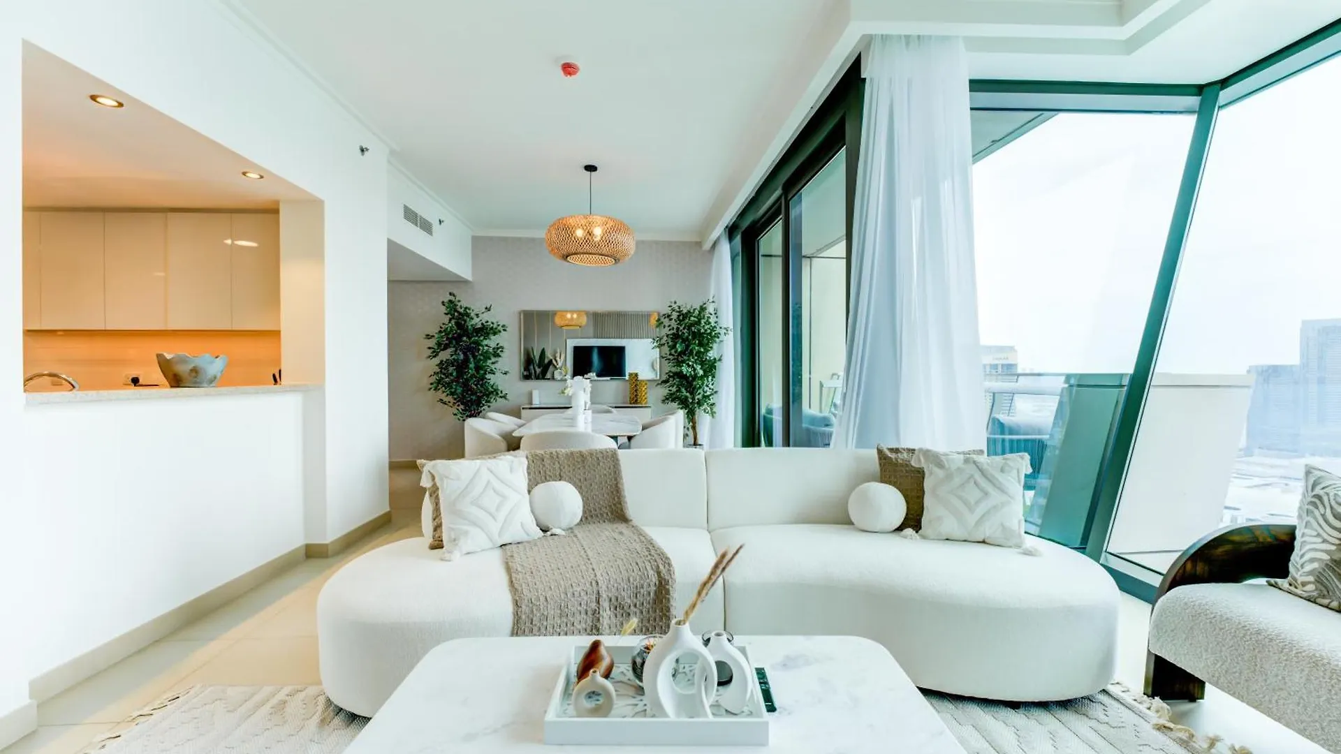 Executive Luxury At Its Finest With Views Of Burj Khalifa Apartment Dubai