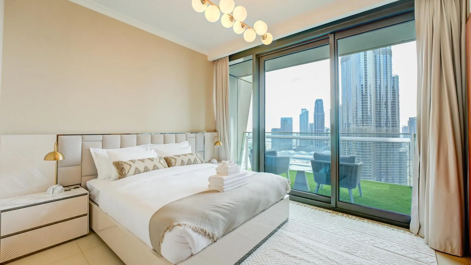 Executive Luxury At Its Finest With Views Of Burj Khalifa Apartment Dubai