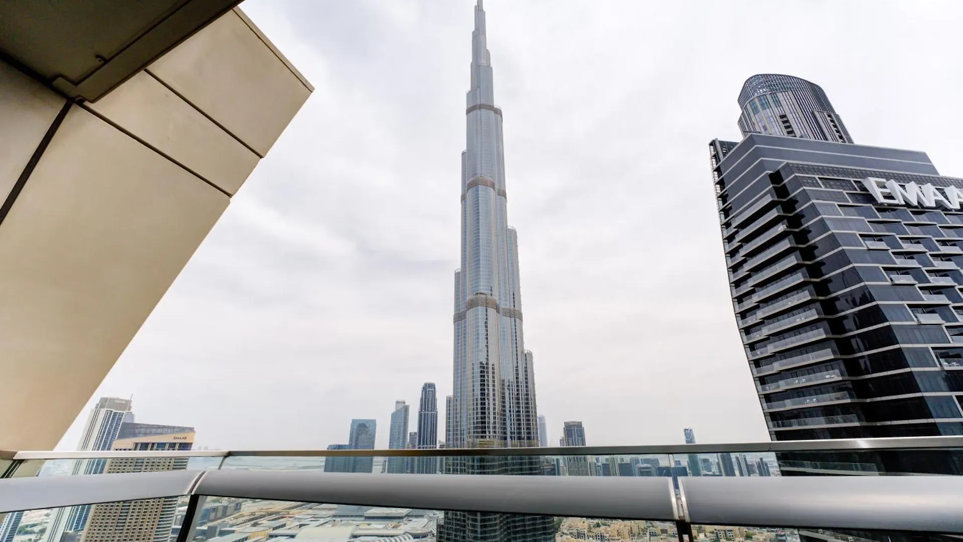 Executive Luxury At Its Finest With Views Of Burj Khalifa Apartment Dubai