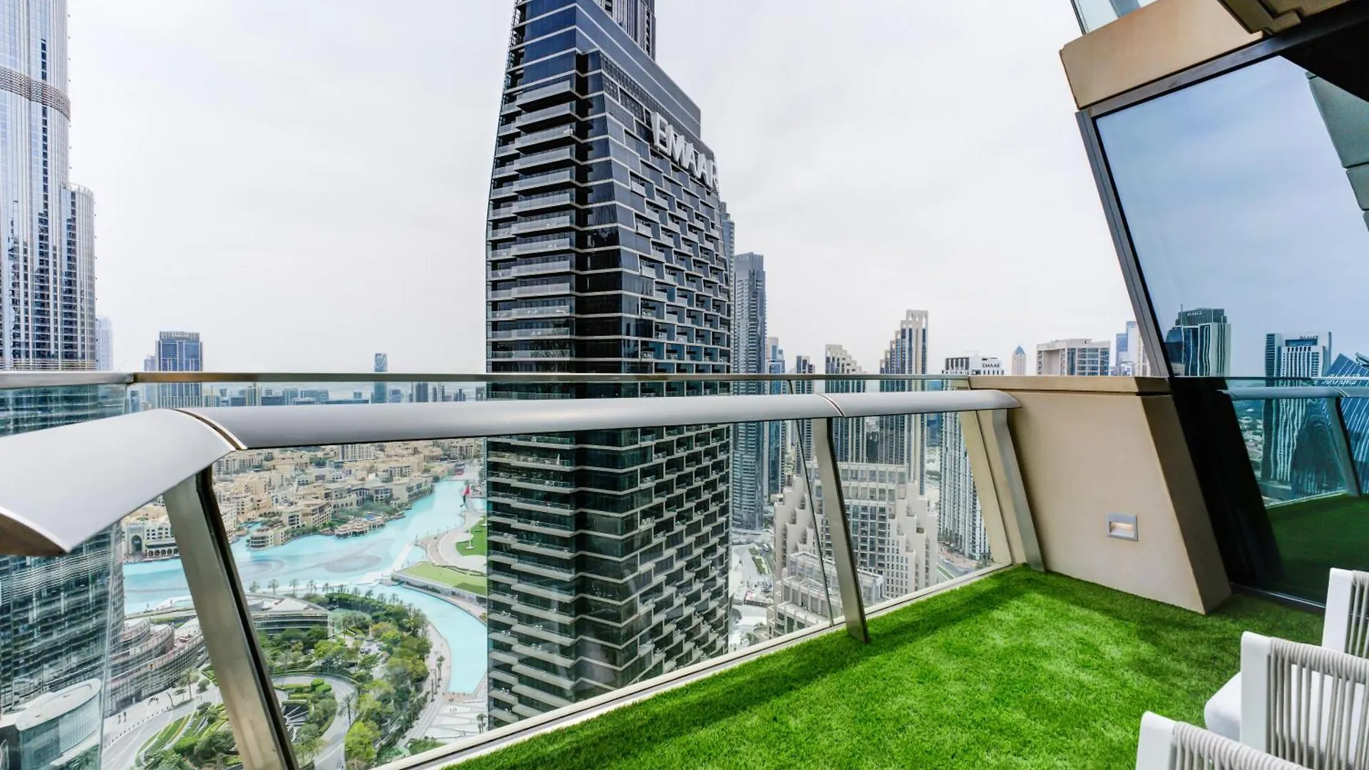 Executive Luxury At Its Finest With Views Of Burj Khalifa Apartment Dubai